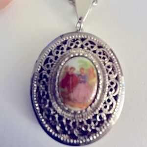 Vintage Necklace Locket Porcelain courting couple Filgree heart trim 24” Chain